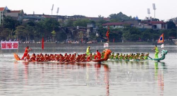 Hội thi bơi chải Việt Trì mở rộng năm 2017. Ảnh: Tạ Toàn/TTXVN